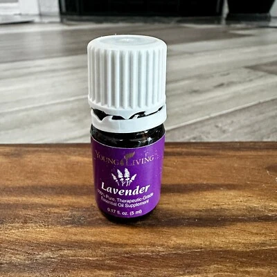 Aceite esencial de lavanda Young Living 100 % puro 5 ml abierto 75 % completo Foto 1 de 2