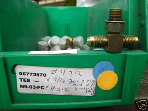 8 Eaton Hydraulik T #4 JIC x 7/16-20 Oring x#4 JIC  - Bild 1 von 1