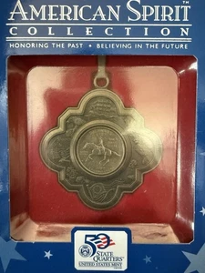 STATE QUARTER ORNAMENT 1999 HALLMARK AMERICAN SPIRIT US MINT Delaware New - Picture 1 of 2