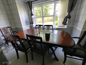 Extendable Dining Table with 6 Chairs – Stylish & Functional. - Picture 1 of 12