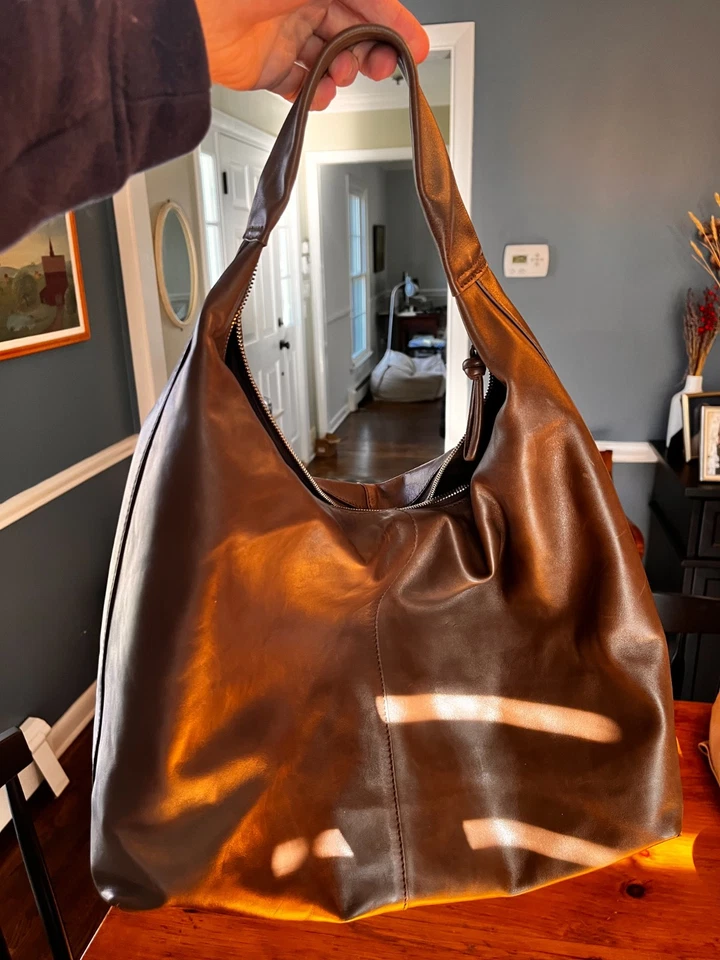 Nuevo bolso hobo de cuero holgado Banana Republic Foto 1 de 4