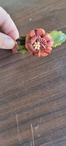 Bellissimo bracciale con fiori in pelle lavorata - Foto 1 di 4