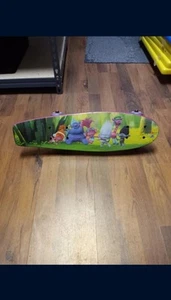 DreamWorks Trolls Movie 21" Footboard Skateboard With Trolls Characters Smile VG - Afbeelding 1 van 7