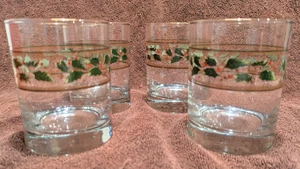 Home for the Holidays Holly DOF Gläser 4er Set May Co., Goldrand, 4,25", Neu aus altem Lagerbestand - Bild 1 von 19