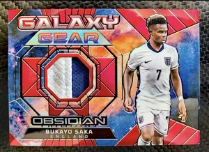 2024-25 Panini OBSIDIANA FÚTBOL INGLATERRA BUKAYO SAKA Reliquia 10/10 Arsenal - Imagen 1 de 2