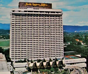Vintage Postcard, KUALA LAMPUR, MALAYSIA, Aerial View Of The Hilton Hotel & Pool - Picture 1 of 3