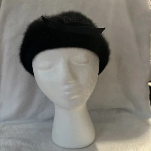 Vintage schwarze Damenmütze mit Kunstfell und jetzt Peggy Worcester, Masse - Bild 1 von 6