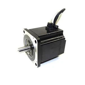 NEW YASKAWA SGMPH-04DAA61D AC Servo Motor - Picture 1 of 3