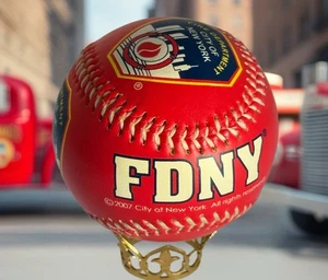 Departamento de Bomberos. de la ciudad de Nueva York - F.D.N.Y. Béisbol 2007; pelota FDNY con soporte - Imagen 1 de 14