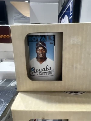 Taza de café con acento de tarjeta de béisbol Bo Jackson 1986 Topps en paquete Foto 1 de 4