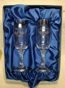 Set 2 Vintage? Flauti da campagna 7" romantici/colombe in scatola. Steli Twist. Foderato in raso - Foto 1 di 8