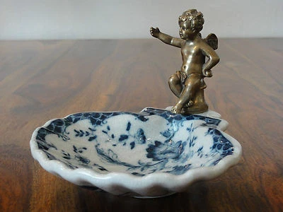 "HANDGEFERTIGT" Porcelain bronze soap dish angel soap shelf dish antique onion pattern classy
