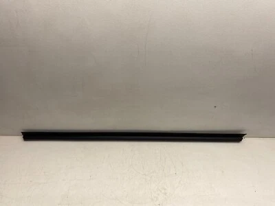 2014-2016 JEEP GRAND CHEROKEE RIGHT FRONT DOOR INNER WINDOW SEAL WEATHERSTRIP - Image 1 of 4
