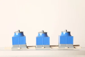 Roco H0 Ersatzteil für Güterwagen Ladung 3 blaue Trafos (166354) - Bild 1 von 2