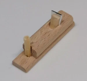 Miniatur Deko Zubehör Holzhobel Hobel 3cm Wichteltüre Krippenzubehör usw. (Ki - Bild 1 von 1
