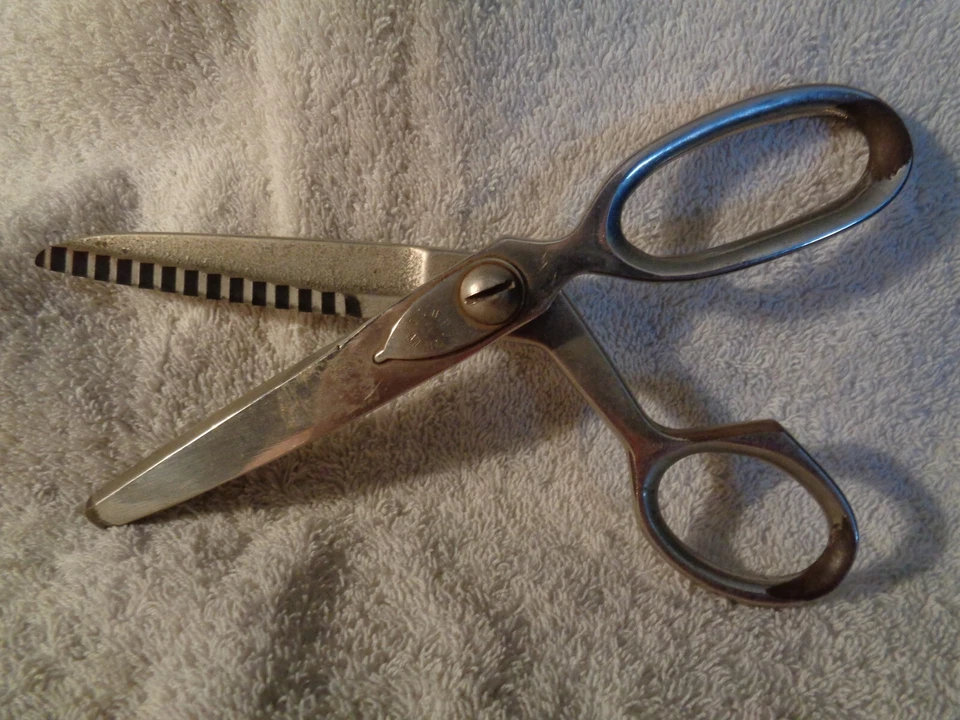 7" Pinking Shears Scissors 3" Blade - Image 1 of 1