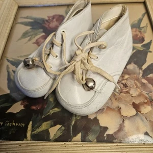 Scarpe bambino vintage in pelle bianca con campane 1962 suola 5,25" - Foto 1 di 11