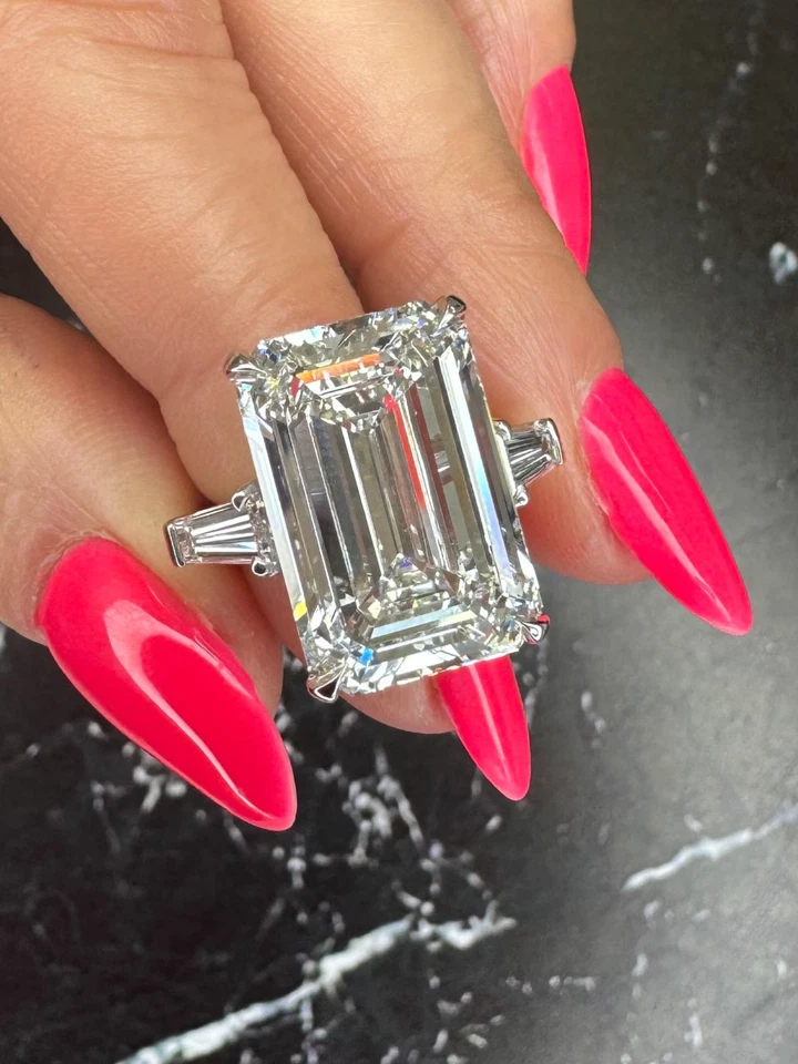 BIGGEST 16 Carat Total Weight IGI Certified F Color VVS2 Emerald Cut Lab Ring - Image 1 of 4