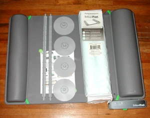 BRILLIANT PAD INDOOR SELBSTREINIGENDES HUNDETÖPFCHEN MIT 3 ERSATZROLLEN, 2 SIND NEU - Bild 1 von 21