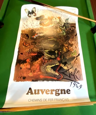Affiche DALI - Auvergne - 1970 - Chemins de fer SNCF - 62 x 99 cm - imp. Draeger - Photo 1/4