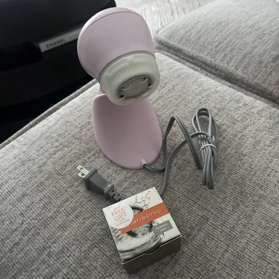 Dispositivo de limpieza facial sónica inteligente Pink Clarisonic y cargador con cepillo adicional - Nuevo Foto 1 de 4