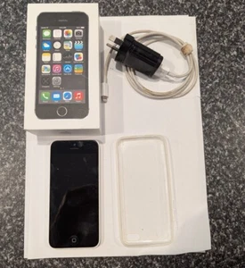 Apple iPhone 5c - A1529 but does not turn on so for parts only - Picture 1 of 7