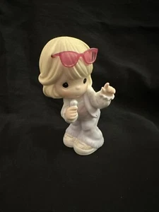 2003 Precious Moments Girl Singer Figurine “Be You And The Rest Is Cool” F0006 - Picture 1 of 8