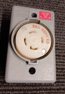 Hubbell Hbl2730sr Twist Lock recepticle, 480V, 30A, L16-30R, 3P, 4W, 3PH - Picture 1 of 5