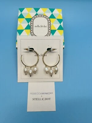 Pendientes de aro de perlas Natriella Colaboración Stella & Dot x Rebecca Minkoff acabado dorado Foto 1 de 2