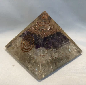 Pyramid Glass Paperweight - with Copper Coil Colourful rocks - Vintage - Picture 1 of 5