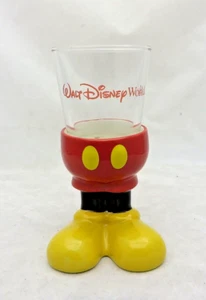 Vaso de tiro Mickey Mouse con pies y zapatos exclusivo de Walt Disney World - Imagen 1 de 5