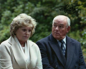 Television Autograph: TONY CAUNTER (EastEnders) Signed Photo - Picture 1 of 1