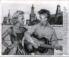 1959 Press Photo Singer Tommy Steele & Carole Lesly at Red Square in Moscow