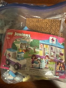 LEGO Juniors: Mia's Vet Clinic (10728)