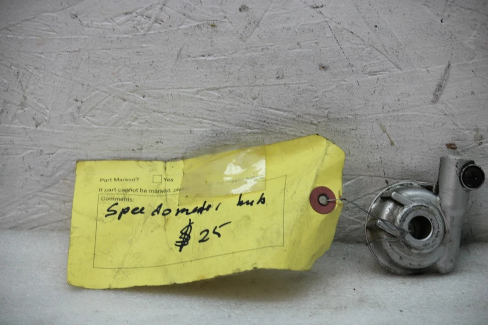 2012 Sym Classic 150 Speedometer Drive Gear Speed Hub #E-126K - Image 1 of 4