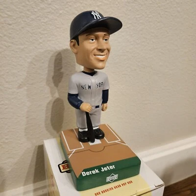 Bobblehead 2002 Upper Deck Ballpark Idols Derek Jeter New York Yankees Foto 1 de 4