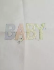 "Manta para bebé Quiltex de colección blanca acrílico satinado borde suave 36""X 48" - Imagen 1 de 11