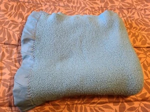 "Manta vintage Montgomery Ward's tejido gofre azul satinado 69""x 82"" doble" - Imagen 1 de 6