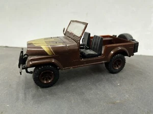 C9 Brown Jeep built model Car Vintage 1/25 McM - Picture 1 of 5