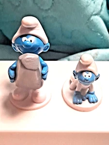 2 Rare SMURF Figurines .5" Baby Smurf Crawling & 1.75" Smurf Lifting Rock Peyo - Picture 1 of 12