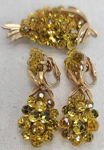 CROWN TRIFARI YELLOW RHINESTONE BRIOLETTE GRAPE CLUSTER  BROOCH EARRINGS SET - Picture 1 of 10