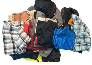 Paket 22 Jungen Kleidung Größe 3-6 Shirts Shorts Mantel Jacke mehrere Marken - Bild 1 von 23