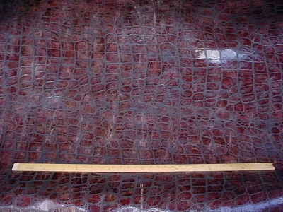 TAPIZADO DE CUERO DE VACA RALPH LAUREN 50,30 PIES CUADRADOS LAVANDA/COCOCODRILO MALVA Foto 1 de 4