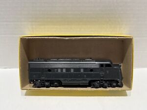 HO Scale Athearn YB Undecorated EMD F7A Plastic Unpowered DMY