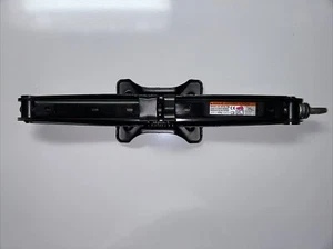 2013 2017 TOYOTA RAV4 JACK - Picture 1 of 2