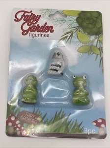 Fairy Garden Miniature Figurines - 3 Piece Set - 2 Frogs And A Bird - Picture 1 of 3