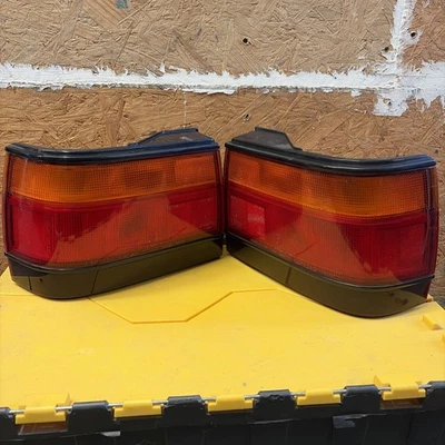 Mazda 929 1988-1991 par de luces traseras derecha izquierda OEM, 166-58411 Foto 1 de 4