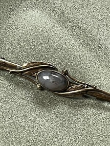 Vintage Nonmagnetic Silver Thin Bar w Leaves & Berries & Perwinkle Oval Stone - Picture 1 of 9