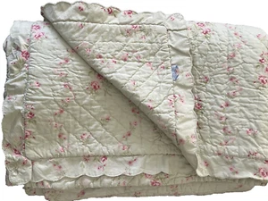 Simply Shabby Chic Lady Rose Quilt F/Q Green w/ Pink Roses Scallop Trim - Picture 1 of 4