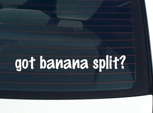 banana split? DECALCOMANIA AUTO ADESIVO PARAURTI VINILE DIVERTENTE SCHERZO FINESTRA - Foto 1 di 6